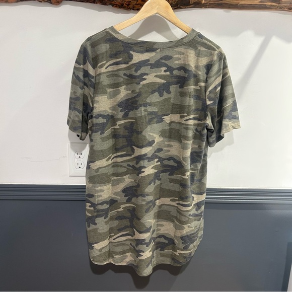 Plus Size Camo T-Shirt with Sequin Pocket - Picture 2 of 9